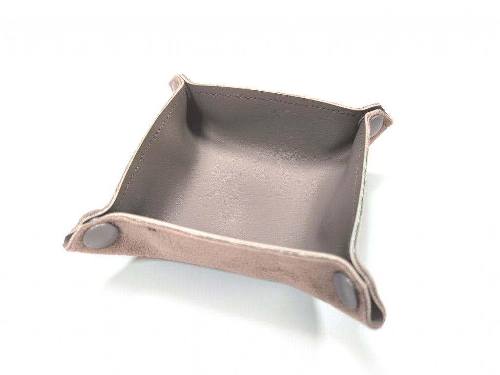 TLAMA games Rozkládací koženková miska cca 10 x 10 cm (10 barev) Barva: Světle hnědá NENÍ HRA!