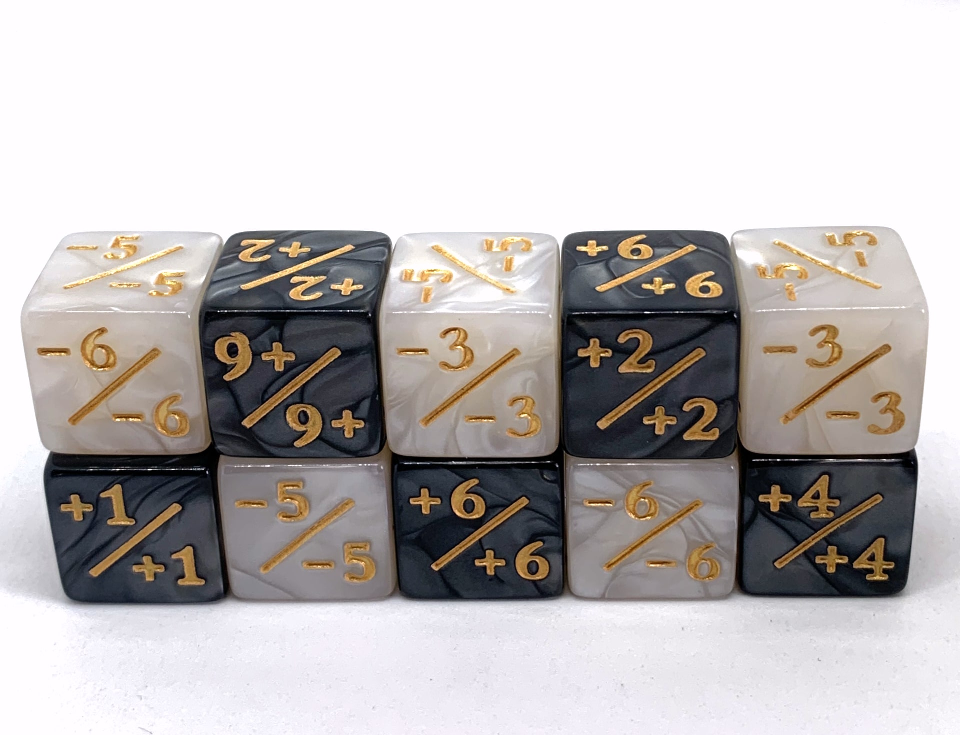 Dice4friends Sada kostek/counterů Pearl D6 +/- Obrázek