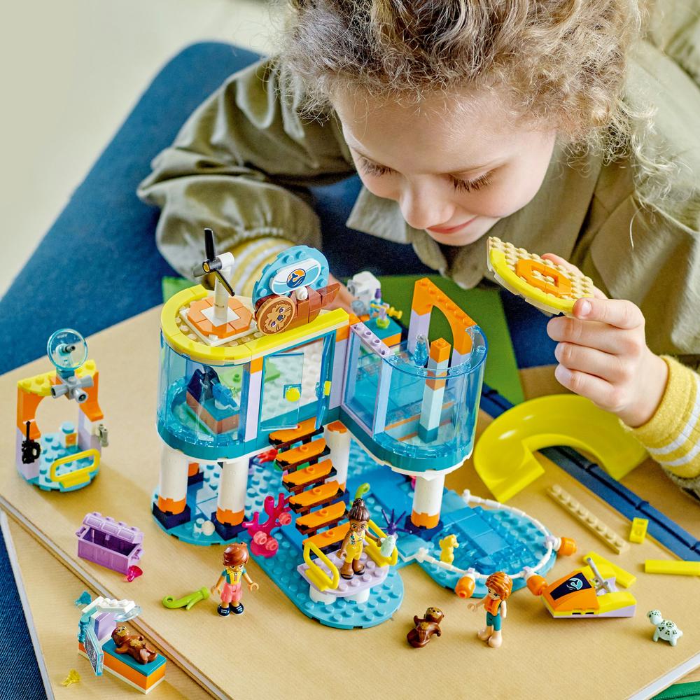 LEGO® Námořní záchranářské centrum 41736 Obrázek