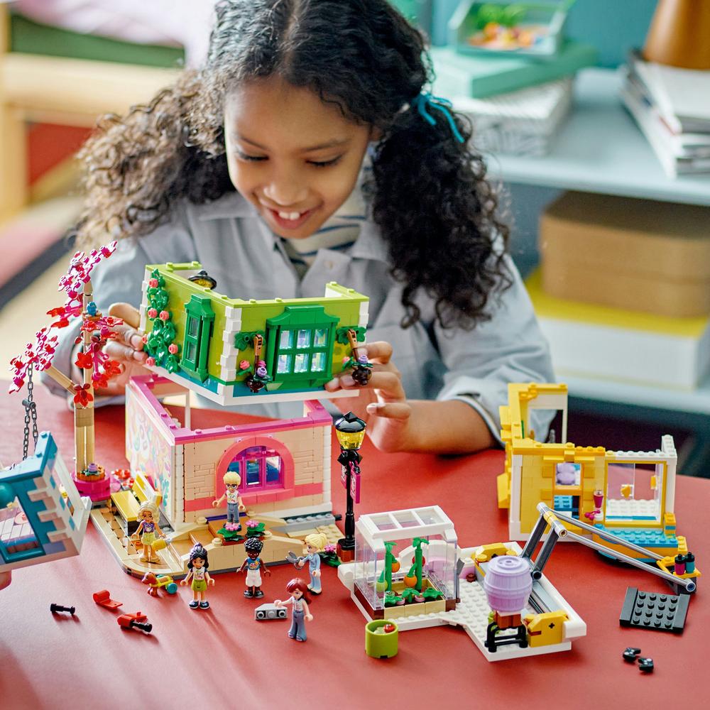 LEGO® Komunitní centrum v městečku Heartlake 41748 Obrázek