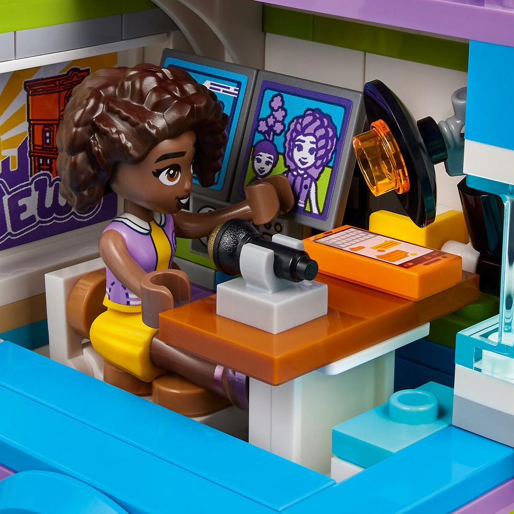 LEGO® Novinářská dodávka 41749 Obrázek