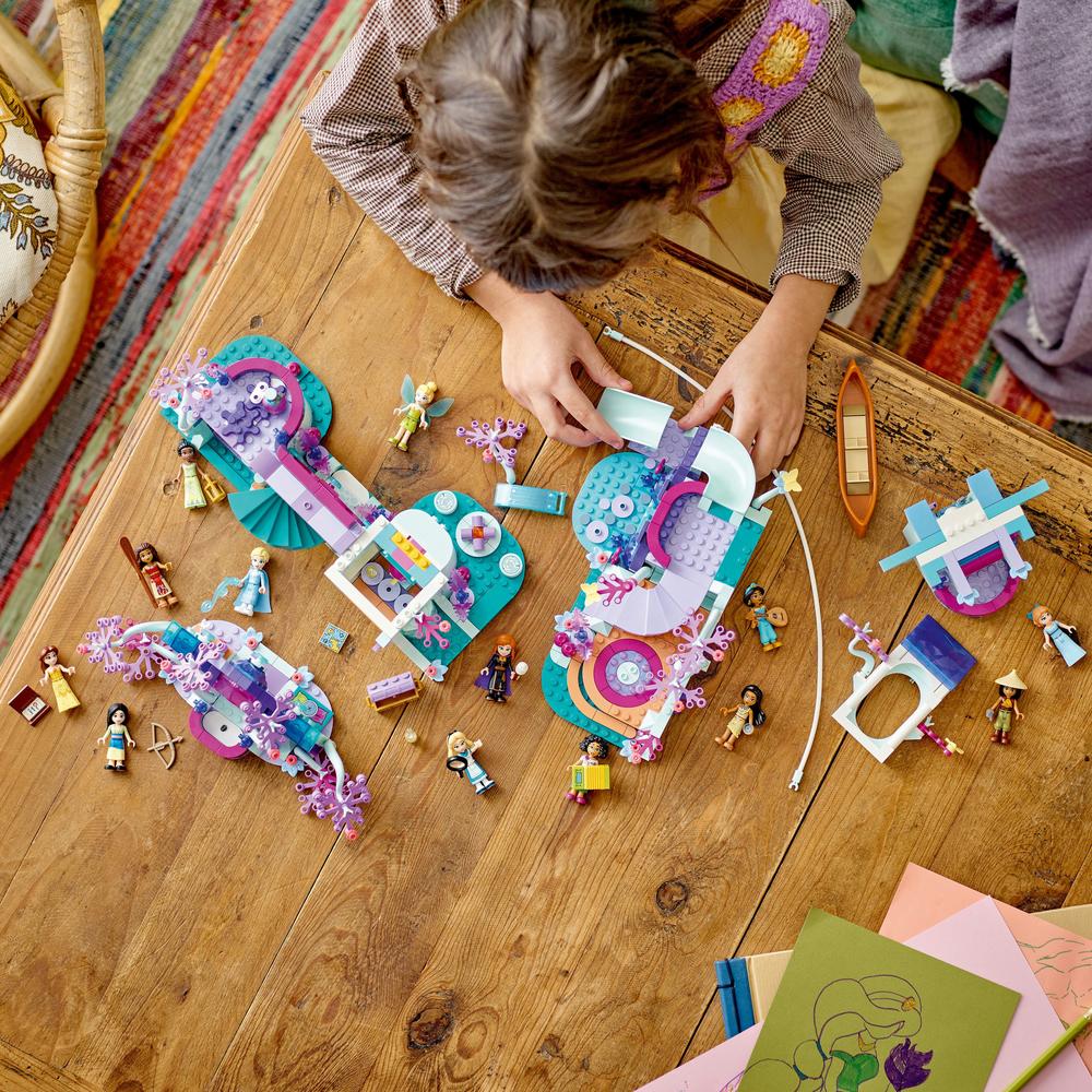 LEGO® Kouzelný domek na stromě 43215 Obrázek