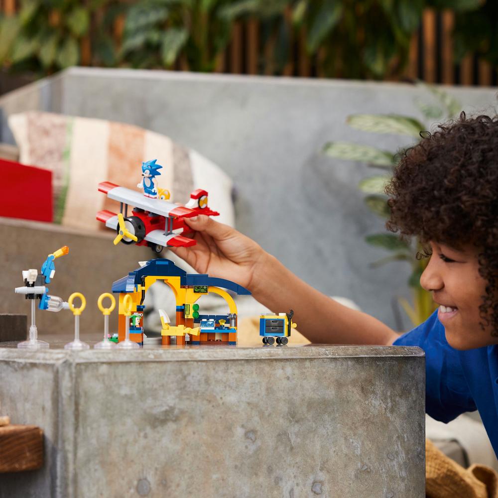 LEGO® Sonic the Hedgehog™ – Tailsova dílna a letadlo Tornádo 76991 Obrázek