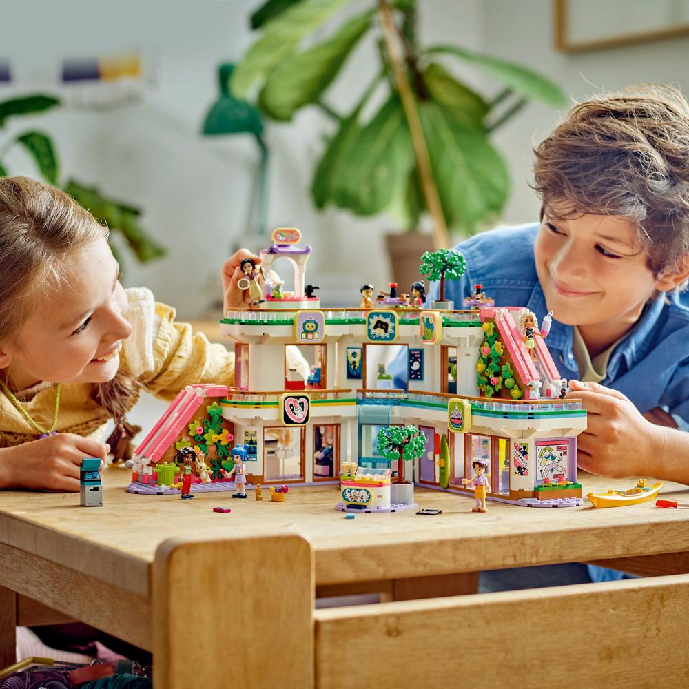 LEGO® Obchodní centrum v městečku Heartlake 42604 Obrázek