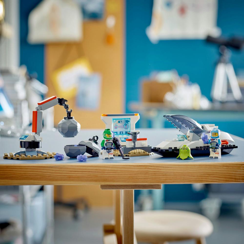 LEGO® Vesmírná loď a objev asteroidu 60429 Obrázek