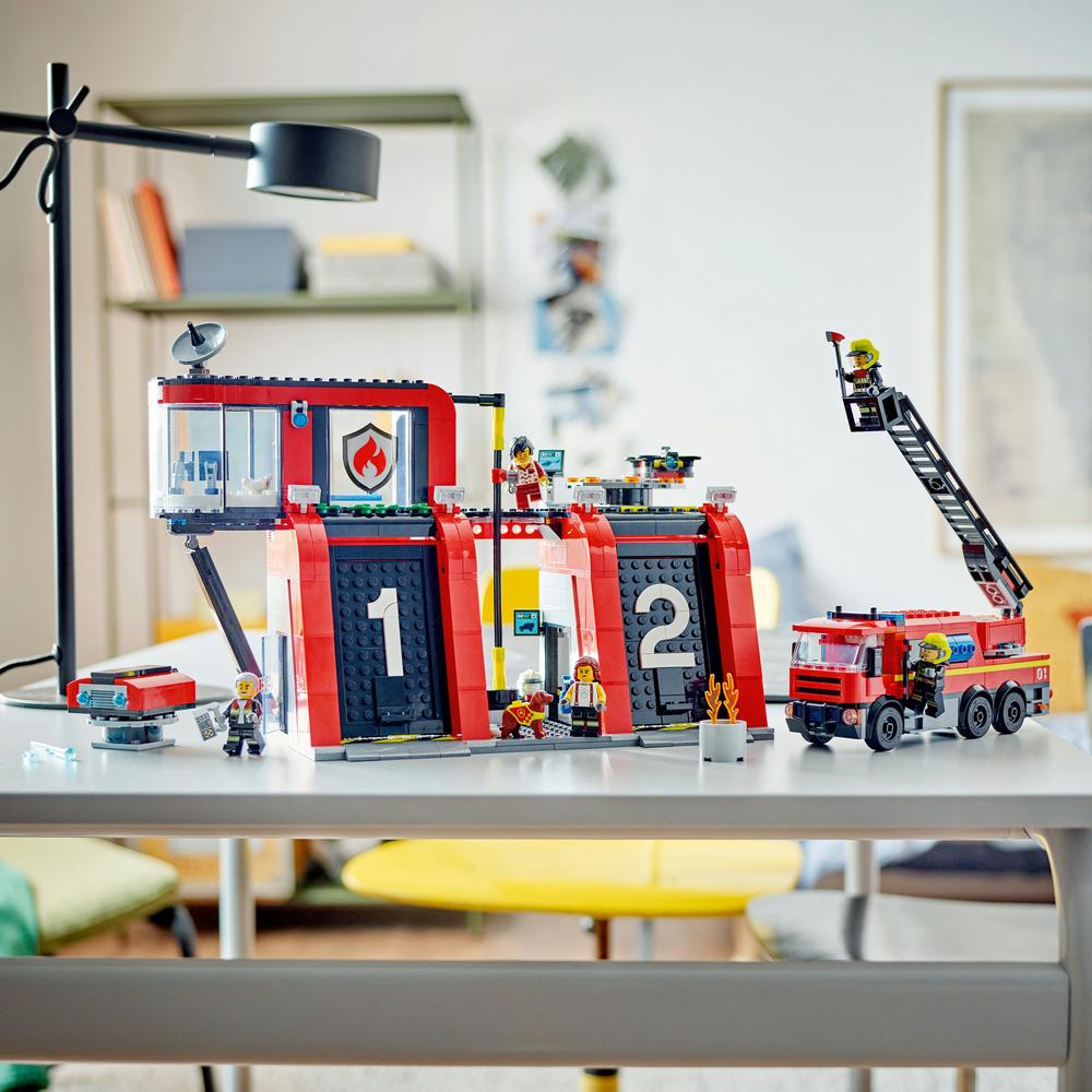 LEGO® Hasičská stanice s hasičským vozem 60414 Obrázek
