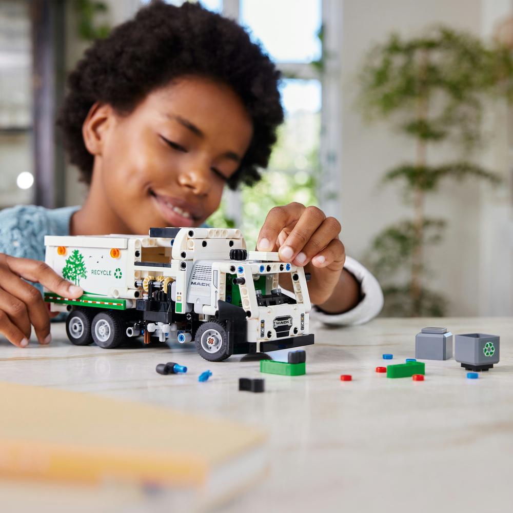 LEGO® Popelářský vůz Mack® LR Electric 42167 Obrázek