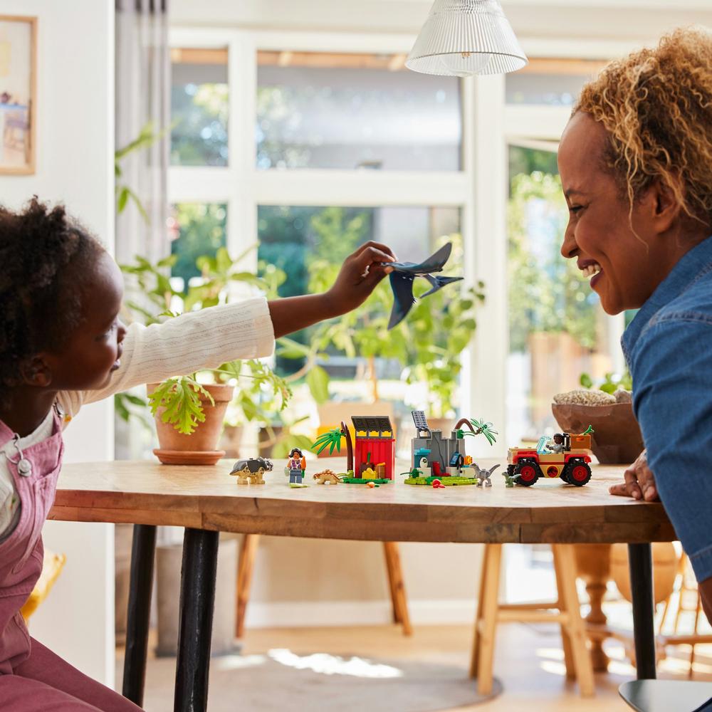 LEGO® Záchranářské středisko pro dinosauří mláďata 76963 Obrázek