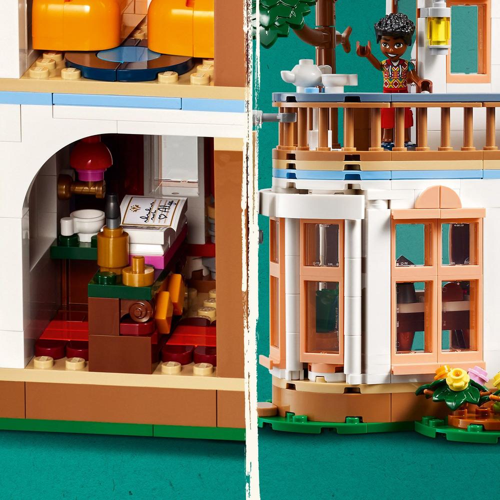LEGO® Hotel na zámku 42638 Obrázek