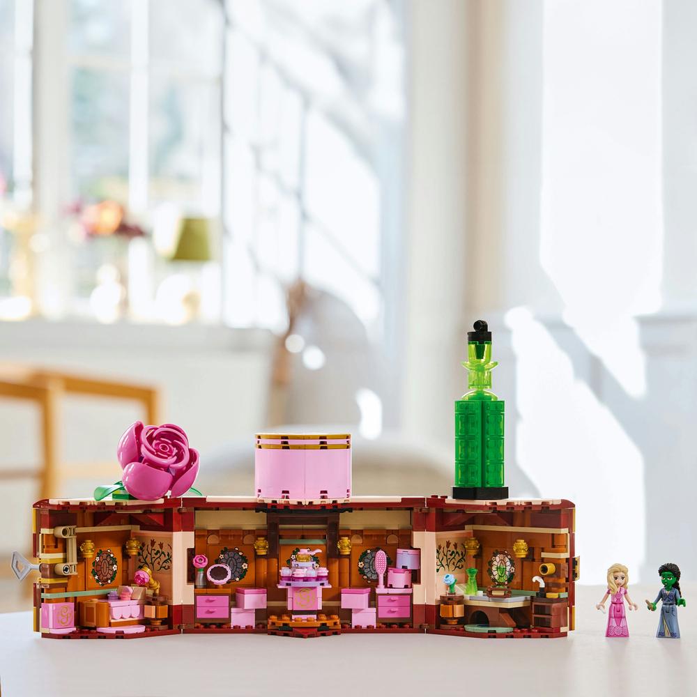 LEGO LEGO® Wicked Studentská kolej Glindy a Elphaby 75683 Obrázek