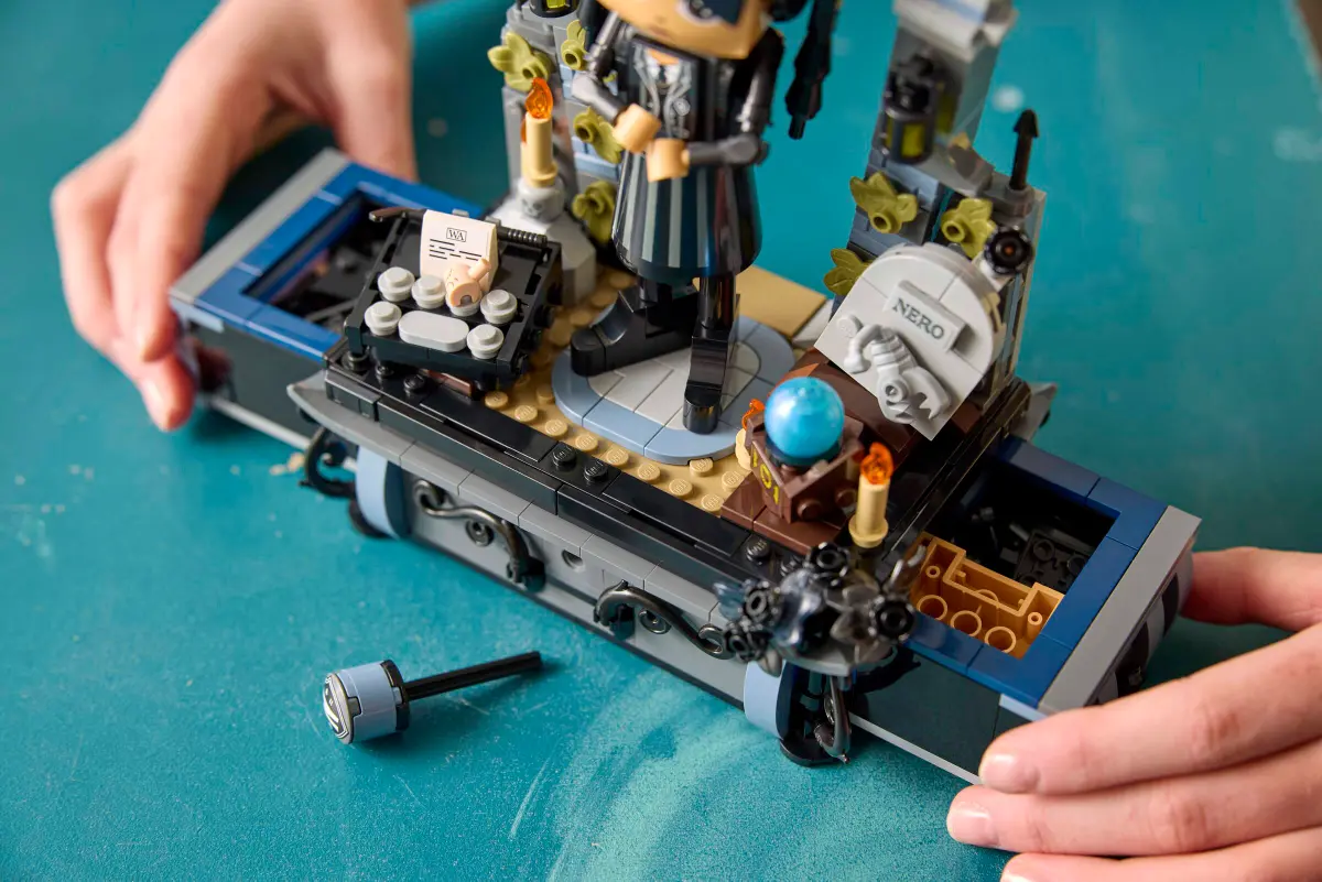 LEGO LEGO® Wednesday Figurka: Wednesday Addamsová 76780 Obrázek