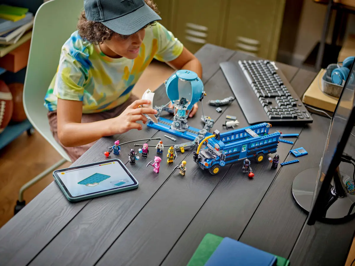 LEGO LEGO® Fortnite® Battle Bus 77073 Obrázek