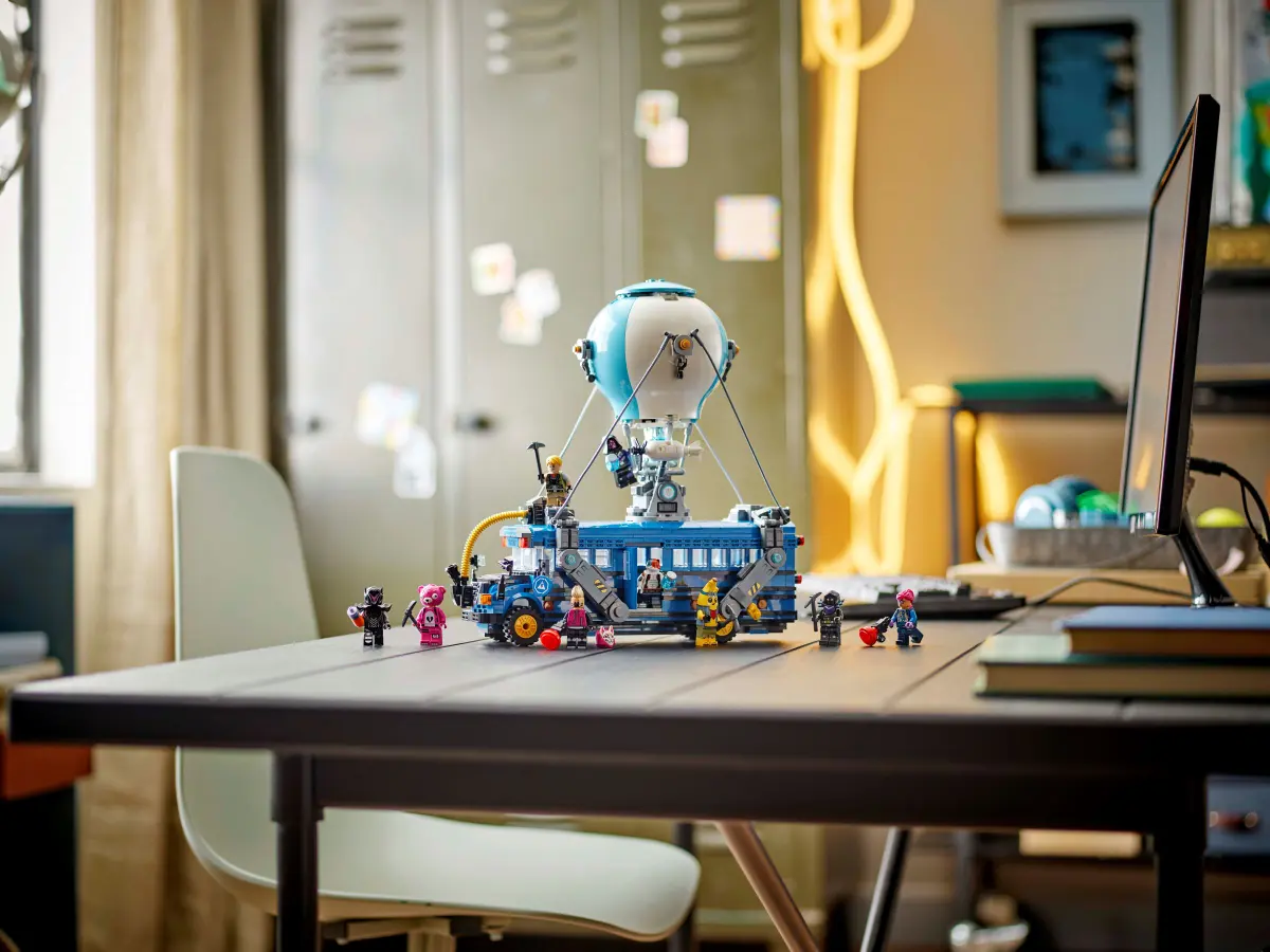 LEGO LEGO® Fortnite® Battle Bus 77073 Obrázek