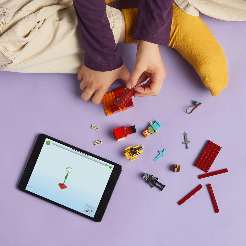 LEGO LEGO® Minecraft® Lávová bitva v Netheru 21266 Obrázek