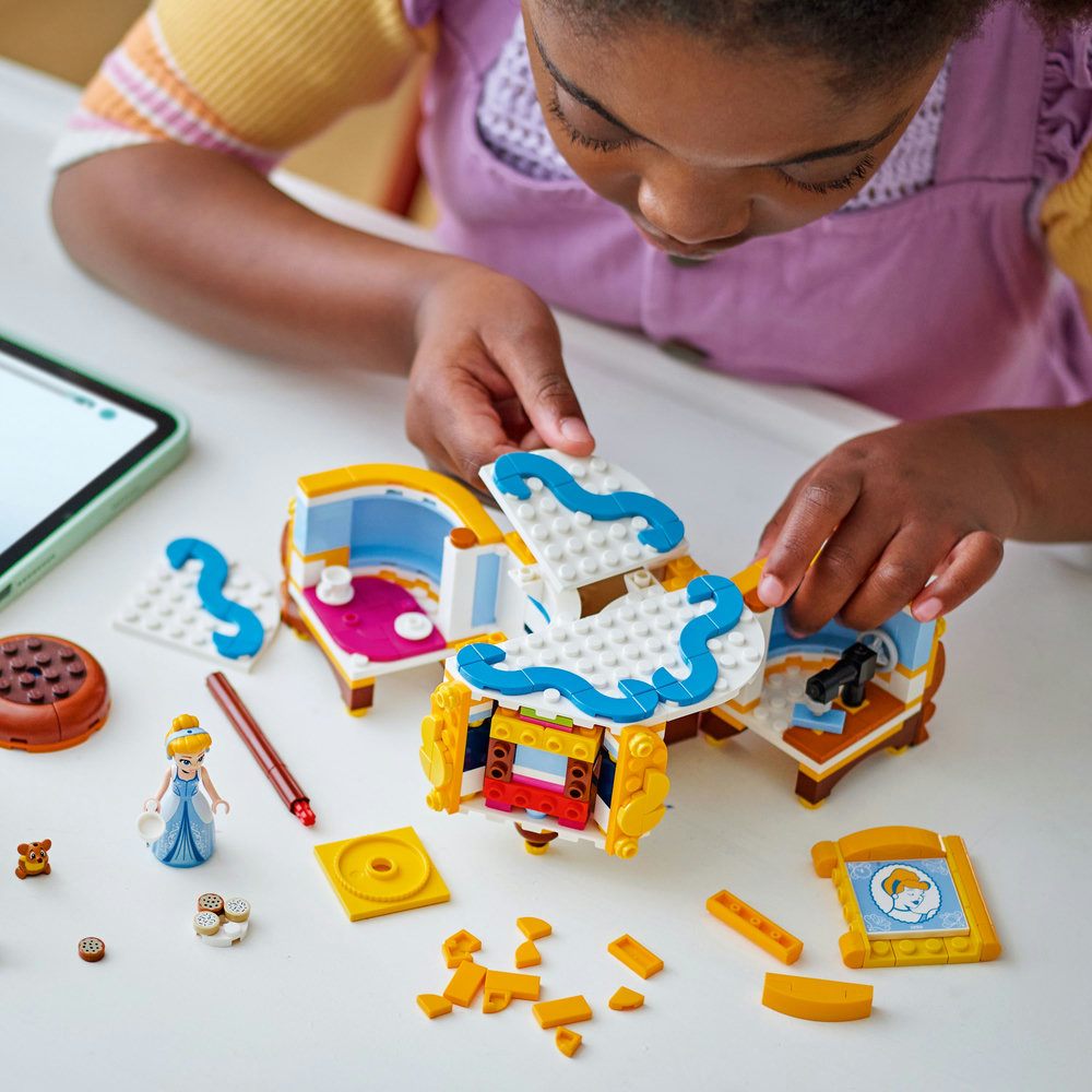 LEGO LEGO® Disney Princess Popelčiny šaty 43266 Obrázek