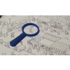 Lupy a šipky do hry MikroMakro: Město zločinu (Varianta Sada (3x8 lup a 8 šipek))