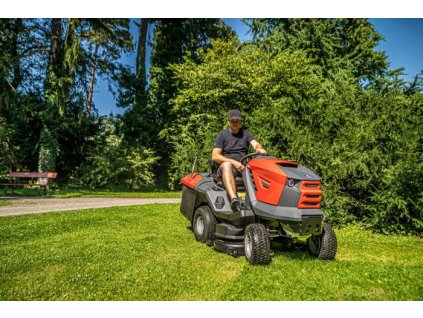 Český zahradní traktor Starjet Exclusive UJ 102-22 (p4) + doprava zdarma