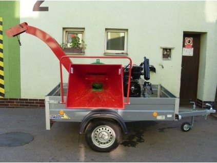 PIRBA- štěpkovač s motorem Kohler 37 HP na podvozku
