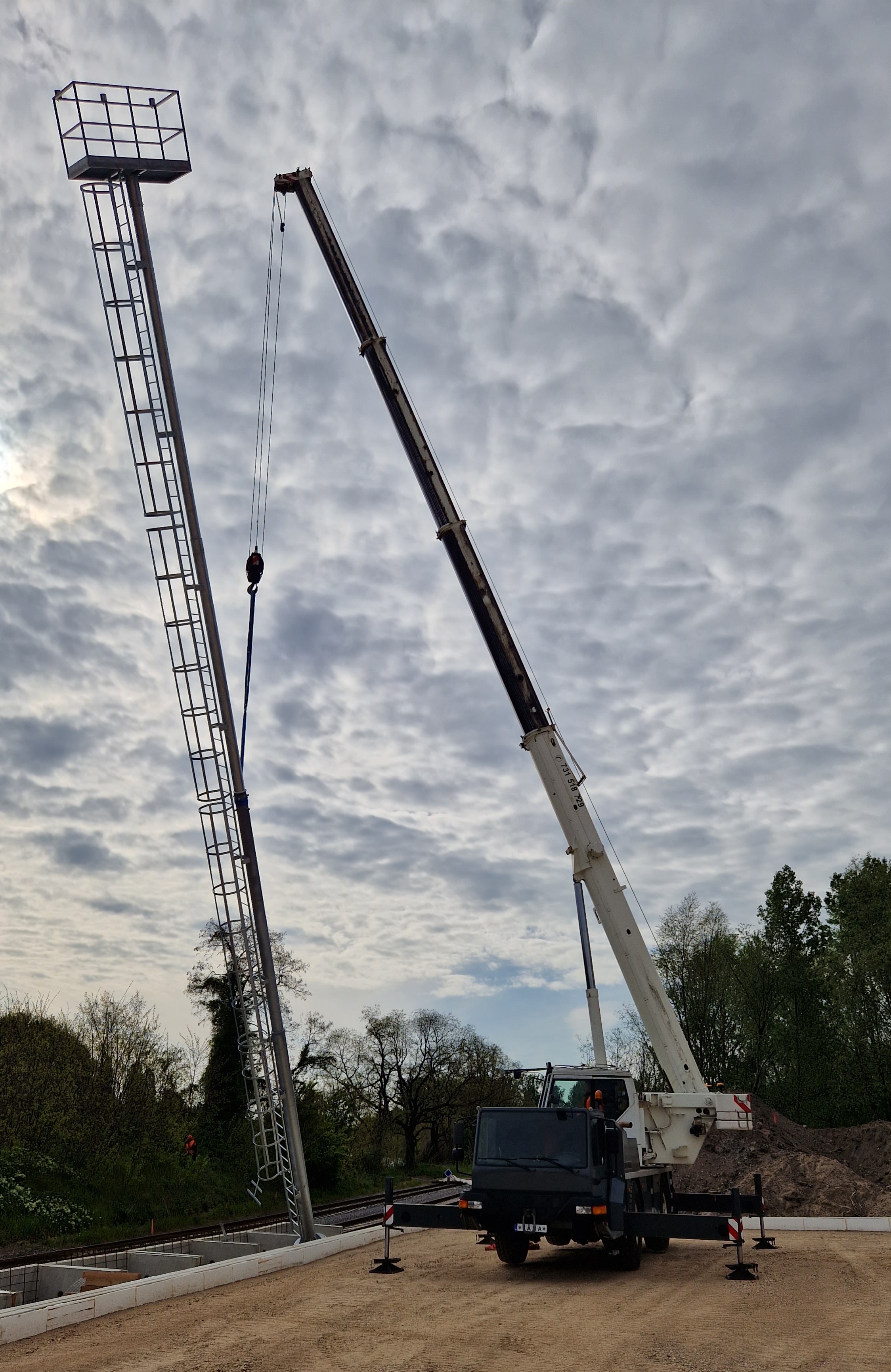 Stavba osvětlovacích věží - Kolín