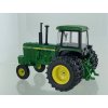 Traktor John Deere 4440 2WD s dvojitou montáží pneumatik 1:32 Britains