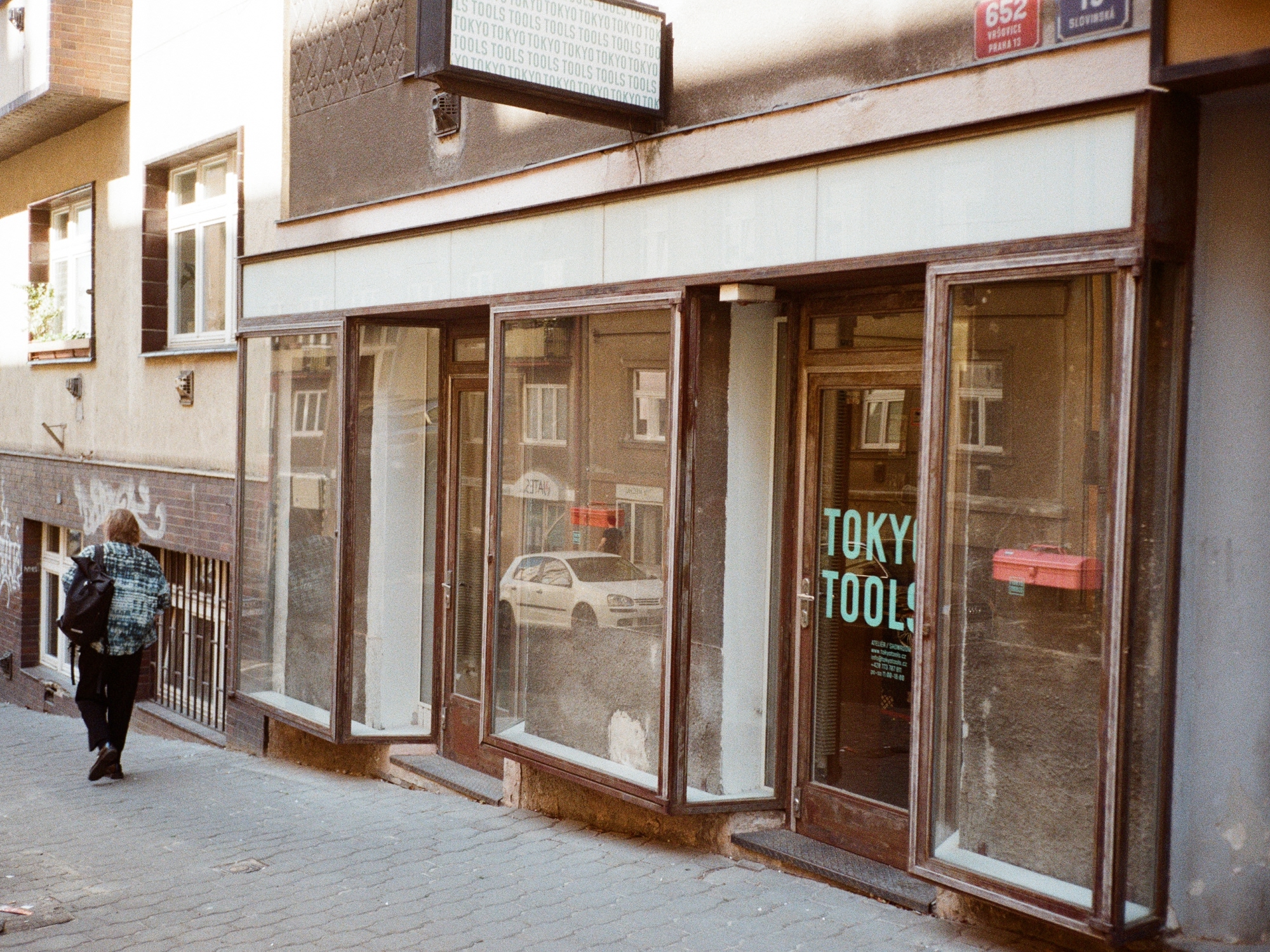 ABOUT_US_SHOWROOM