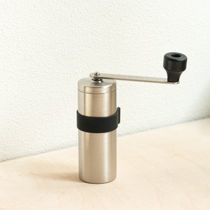 01 tokyo tools lalpha ruční mlýnek na kávu