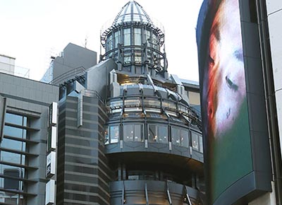 Zaparkovaná raketa ze Space Invaders