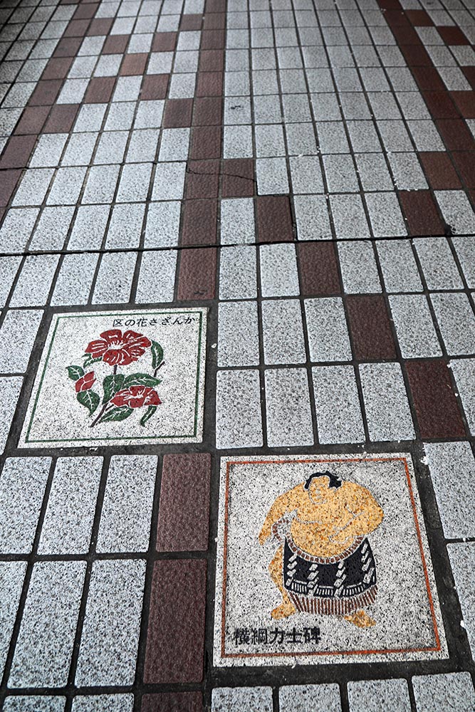 Detail hhodníku ve čtvrti Monzennakačó, Tokio.Japonská architektura. Foto © Petr Horčička