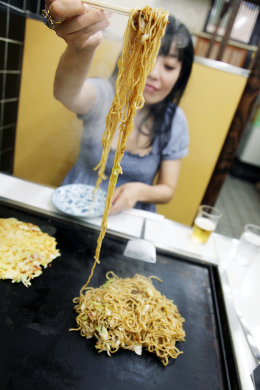 japonská restauarce kde si zákazník sám usmaží pokrm yakisoba. Foto Petr Horčička
