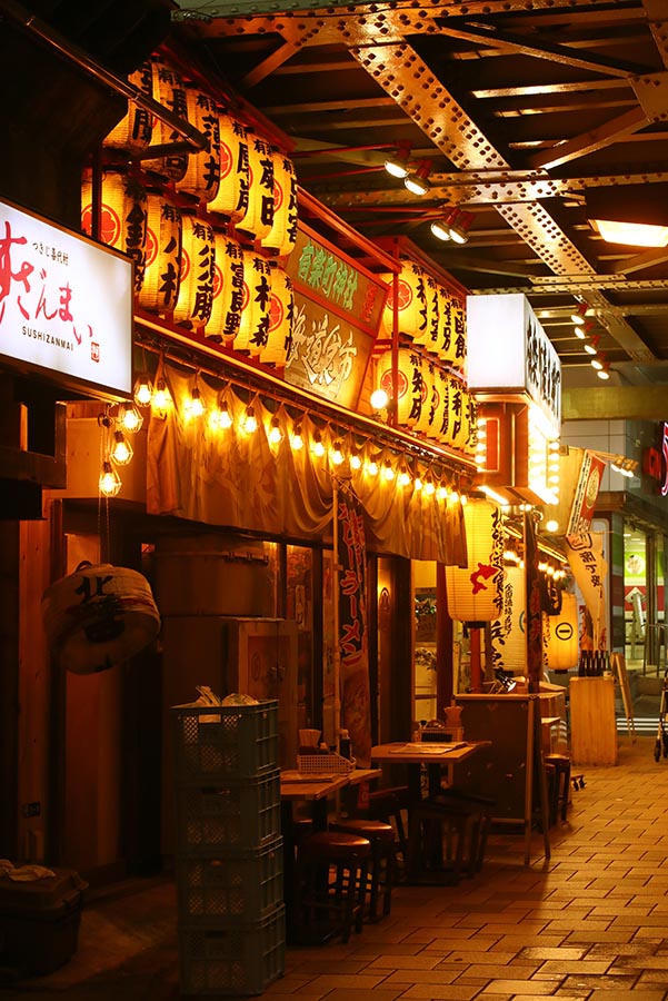 Foto Petr Hrčička. Showa Tokyo. Japonská restaurace pod železničním mostem v Tokiu