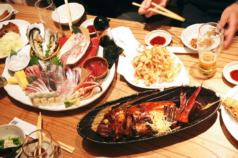 japonská večeře anbo noční gastro pohoda. Foto Petr Horčička