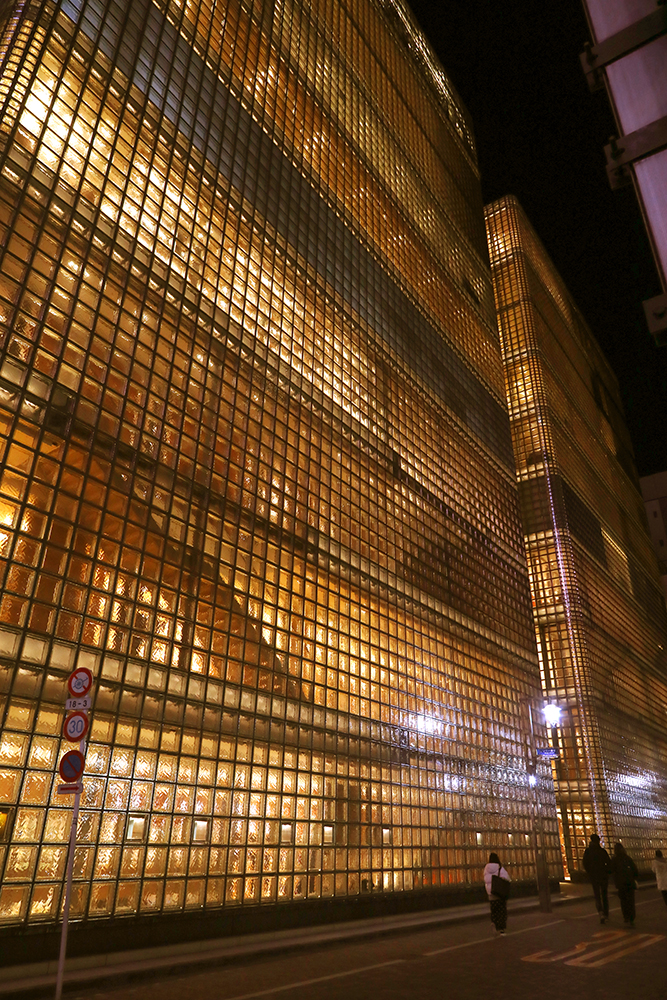 Italský architekt Renzo Piano - Hermes Ginza Tokio