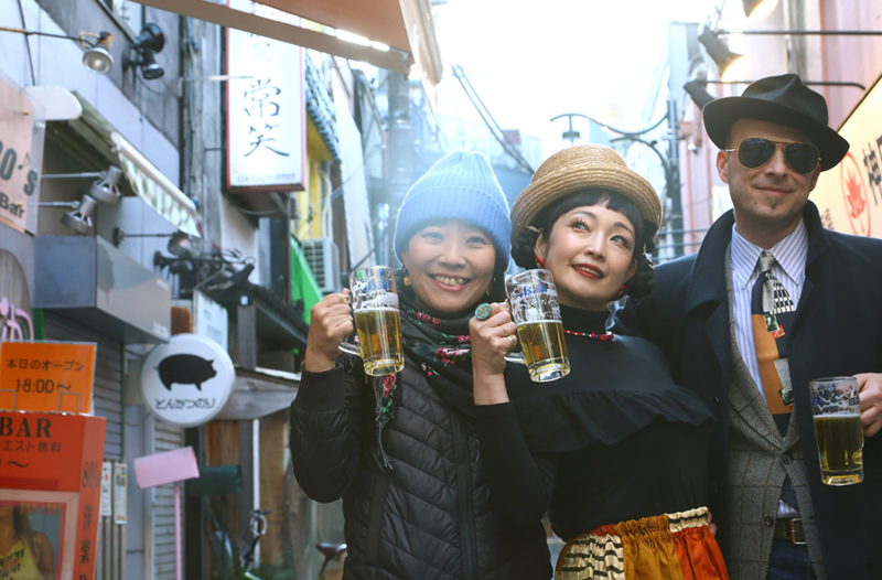 lidé z Tokyo Vintage Teamu. Petr Horčička, Yoshimi Yokoyama, Sachi Yamamoto. Foto Maxmilián Horčička