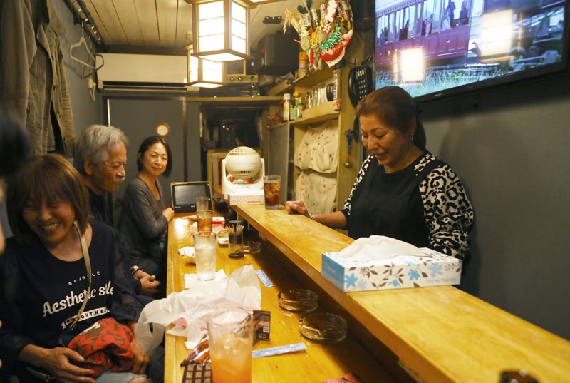 v japonském nočním baru.Foto Petr Horčička