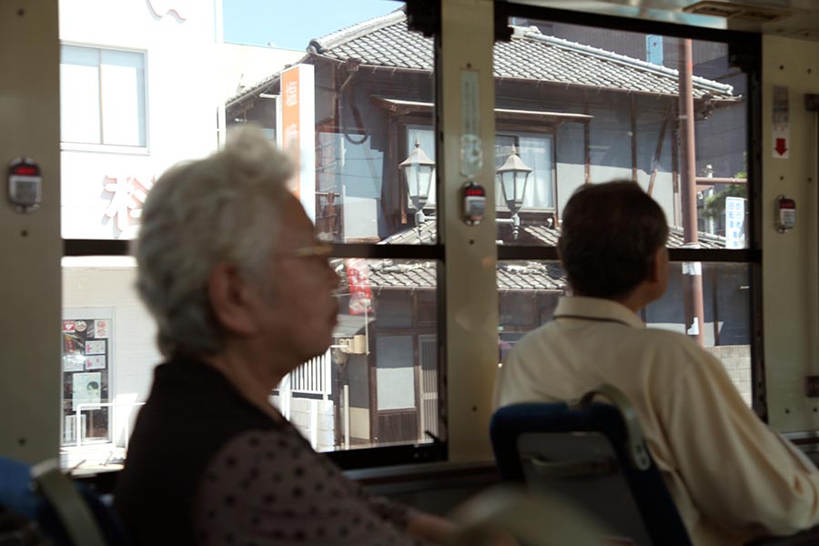 Foto Petr Horčička. V autobusu