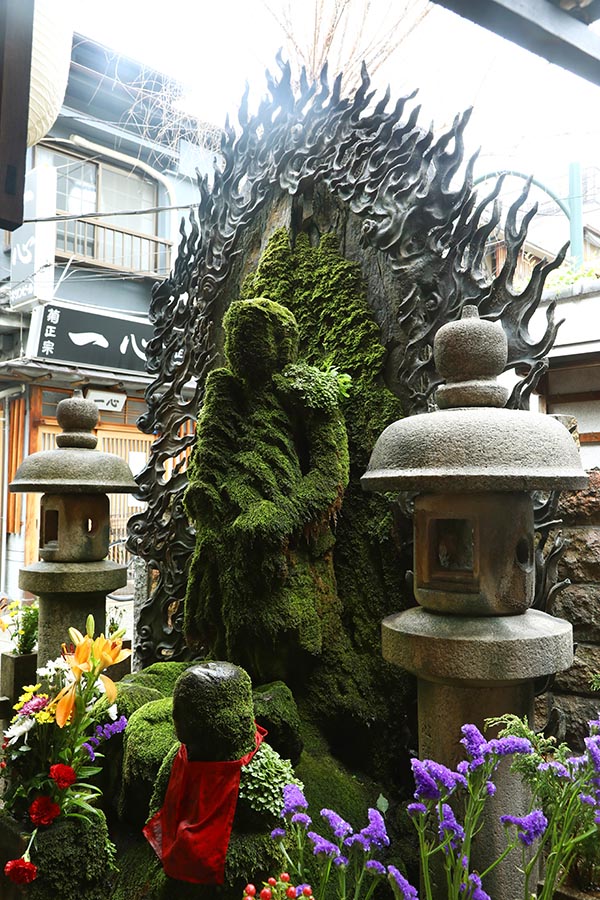 Foto Petr Horčička - japonsky buddhismus. Chrám Hozenji Ósaka