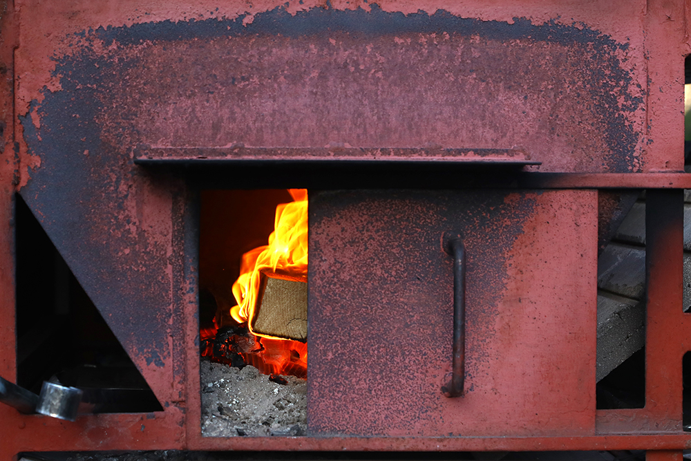 Japonská pojízdná prodejna grilovaných sladkých brambor - Foto Petr Horčička