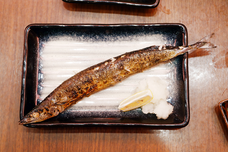 Grilovaná ryba v japonské restauraci. Foto Petr Horčička