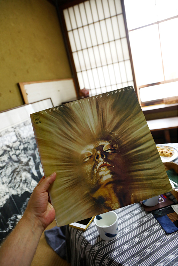 Japonci milují jazz. Jazzové hudby v tomto starém japonském domě bylo mnoho. Foto Petr Horčička