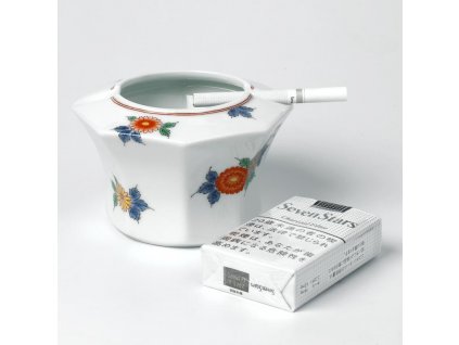 Japonský porcelánový popelník. Značka Fukagawa-dodavatel nádobí na dvůr japonského císaře. 80. léta. Nepoužitý