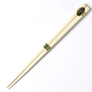 Jídelní hůlky ze dřeva čajovníku. Vyrobené v Japonsku Světlé, hranaté jídelní hůlky z čajovníku. Délka 22,5 cm. Japonský...