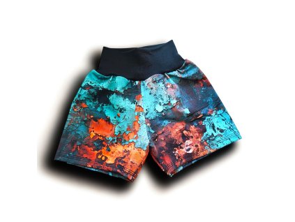 Šortky oloupaná zeď