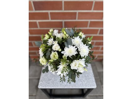 Kytice v bílo zelených odstínech, tomasflorista.cz