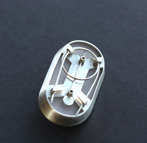 brooch_touch_01_500px