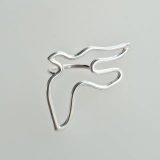 Když se snoubí minimalismus, lehkost a elegance... LOVE DOVE Šperk, který má křídla! #sperk #šperky #jewellery #jewelery...