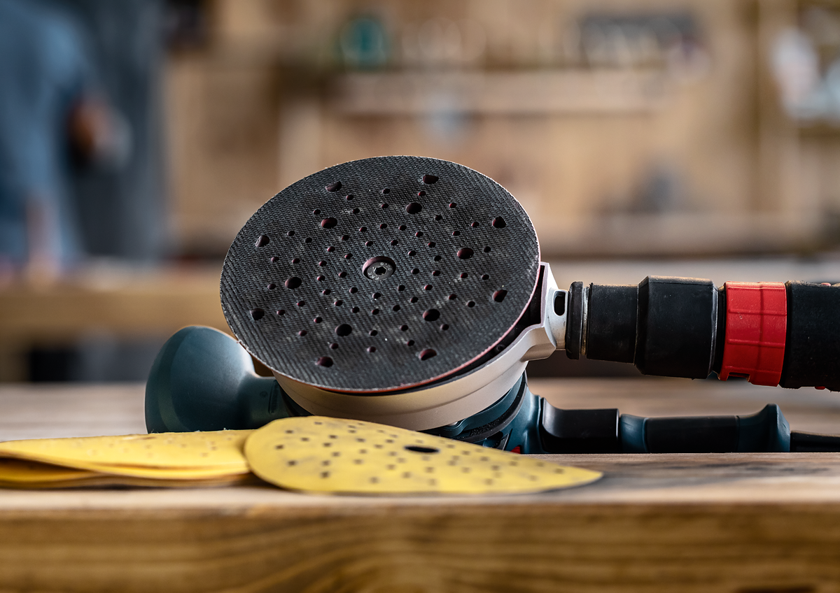 Podložný brusný talíř Bosch EXPERT multiděrované 150 mm Dostupné varianty: Podložný brusný talíř Bosch EXPERT MEDIUM multiděrované 150 mm (obrázek 13)