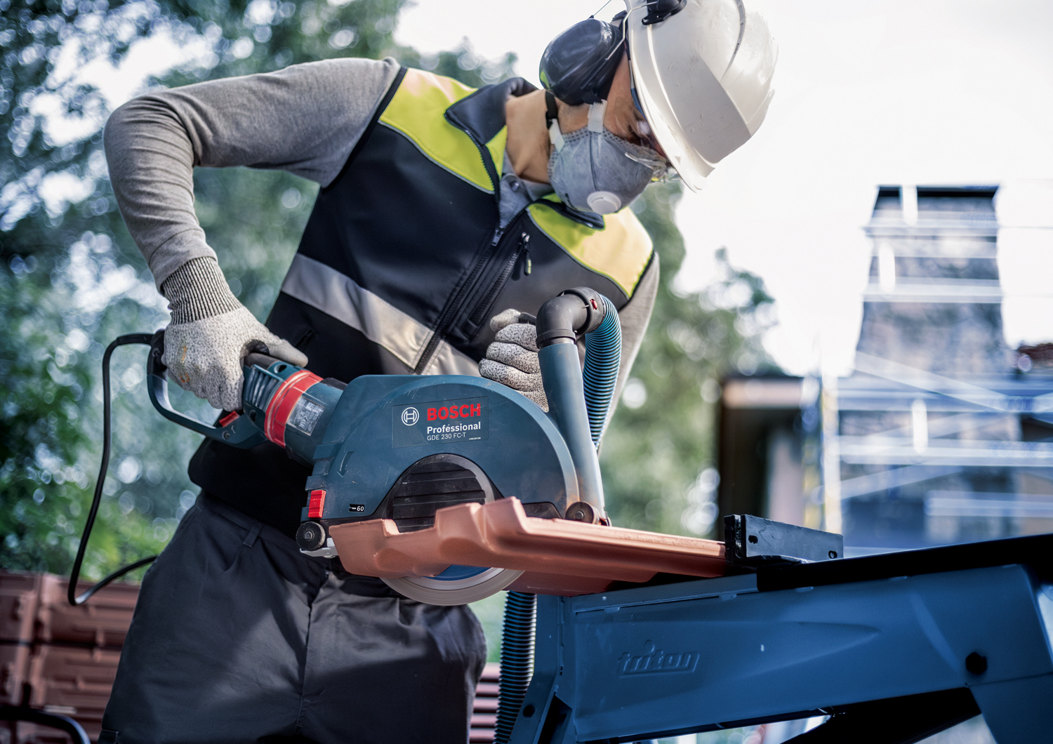 Diamantový řezný kotouč Bosch EXPERT MultiMaterial 230×22,23×2,4×15 mm (obrázek 11)