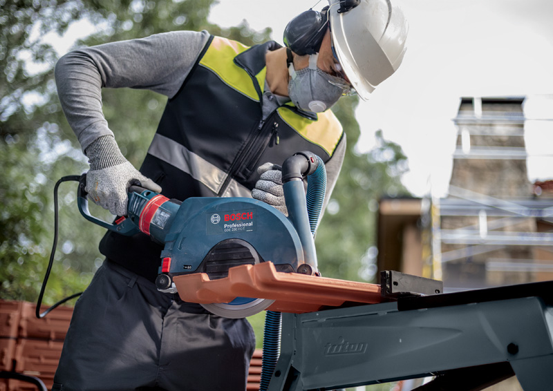 Diamantový řezný kotouč Bosch EXPERT MultiMaterial 230×22,23×2,4×15 mm (obrázek 12)