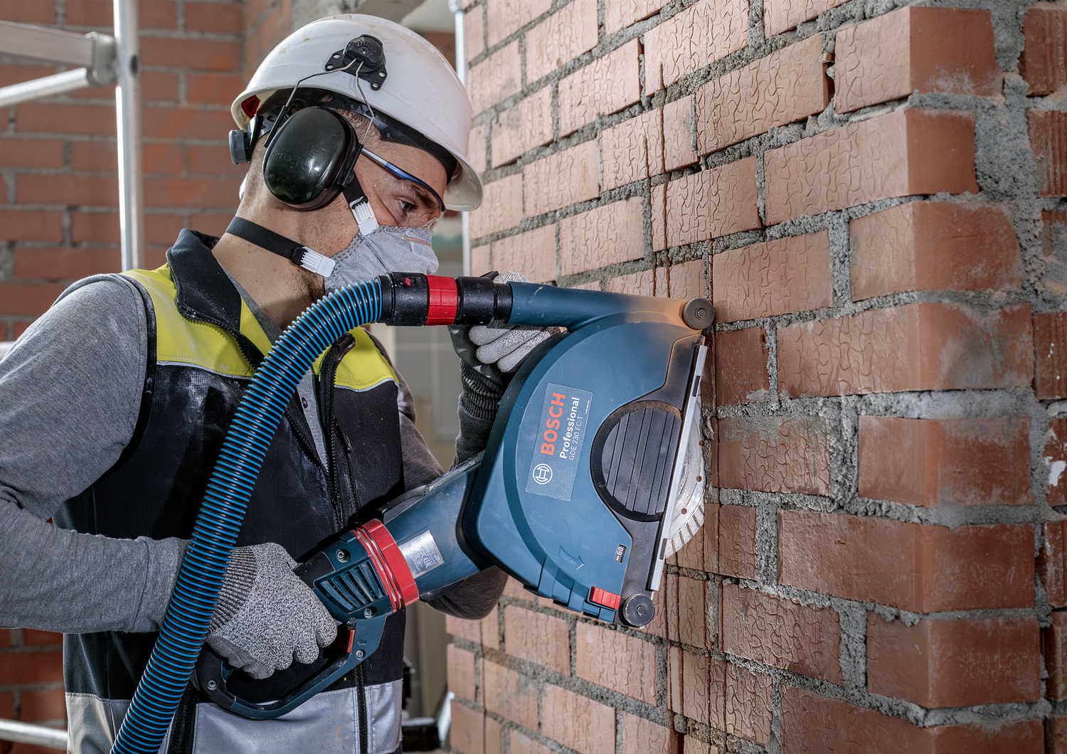 Diamantový řezný kotouč Bosch EXPERT MultiMaterial 230×22,23×2,4×15 mm (obrázek 13)