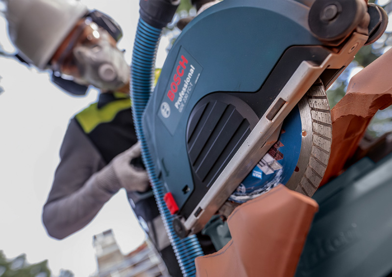 Diamantový řezný kotouč Bosch EXPERT MultiMaterial 230×22,23×2,4×15 mm (obrázek 5)